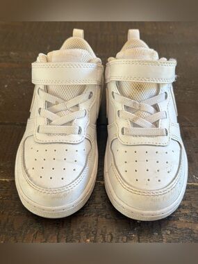 Nike Toddler Court Borough Low-Top Sneakers, size 9